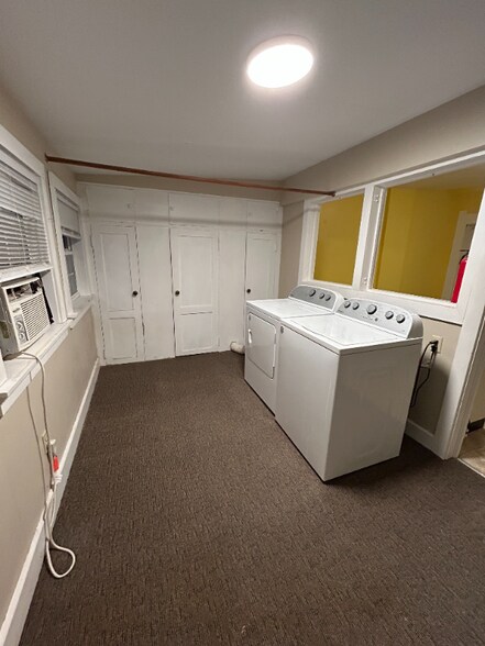 Building Photo - 125 E Main St