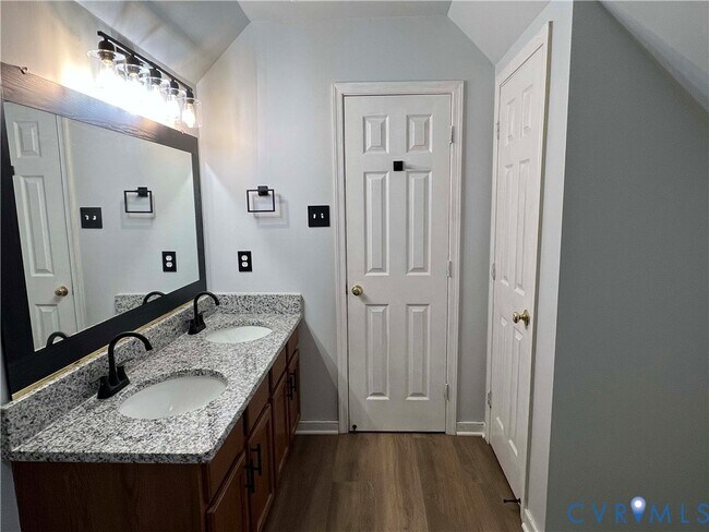 Building Photo - 1020 Telegraph Station Ln