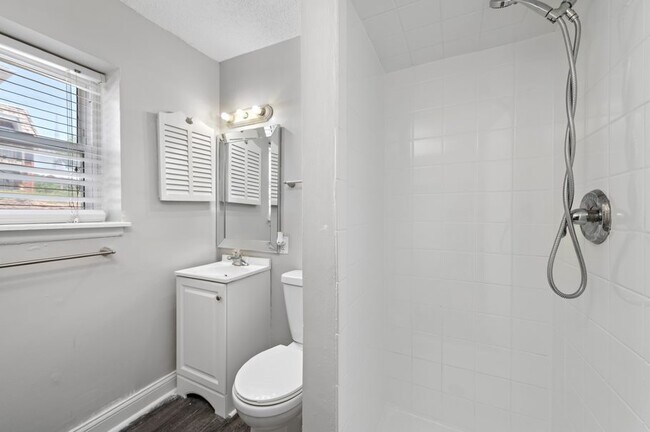 Building Photo - Baltimore Plaza