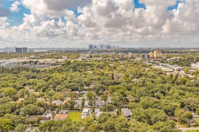 Building Photo - 320 NE 88th St