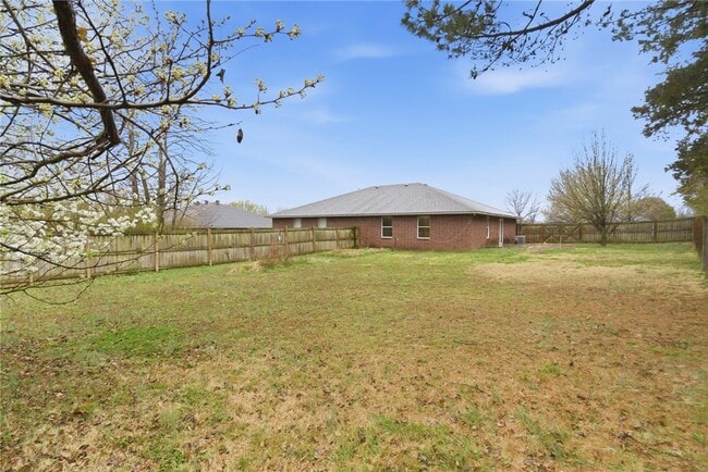 Building Photo - 932 S Curtis Ave