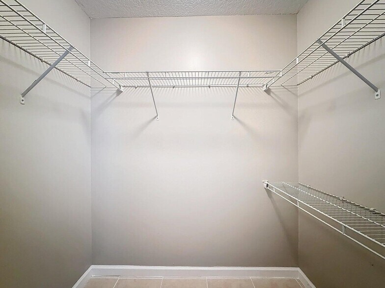 Building Photo - 1020 Crystal Way