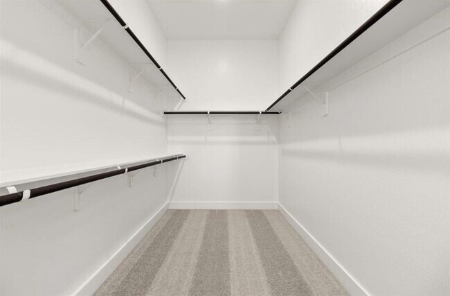 Building Photo - 2204 Inglenook Grv Dr