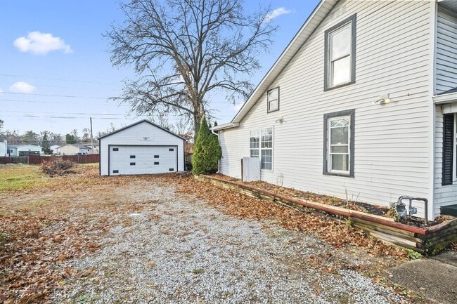 Building Photo - 2709 Kilbourne Ave