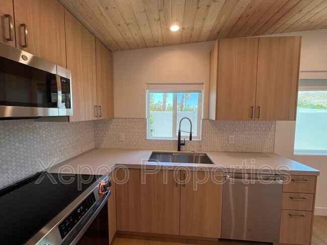 Building Photo - 38702 Paradise Way