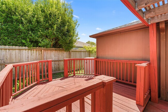 Building Photo - 1516 Beaconshire