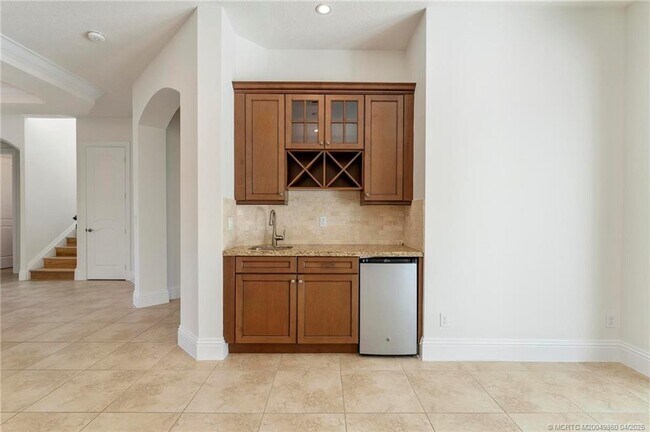 Building Photo - 255 Calmo Cir