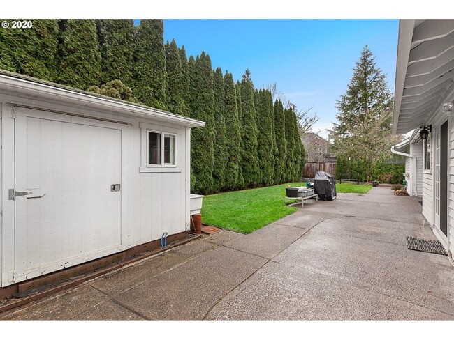 Building Photo - Updated One-Level Home with Vaulted Ceilin...