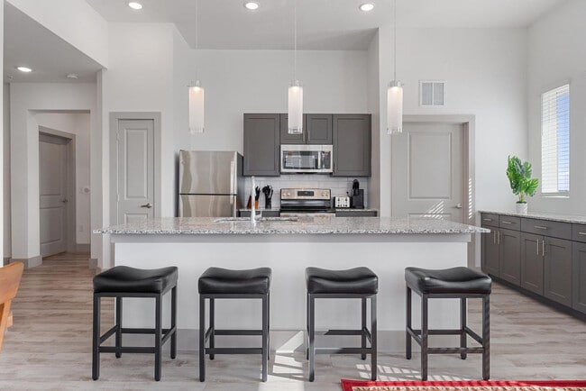 Building Photo - 12100 1/2 Ferrystone Glen Dr