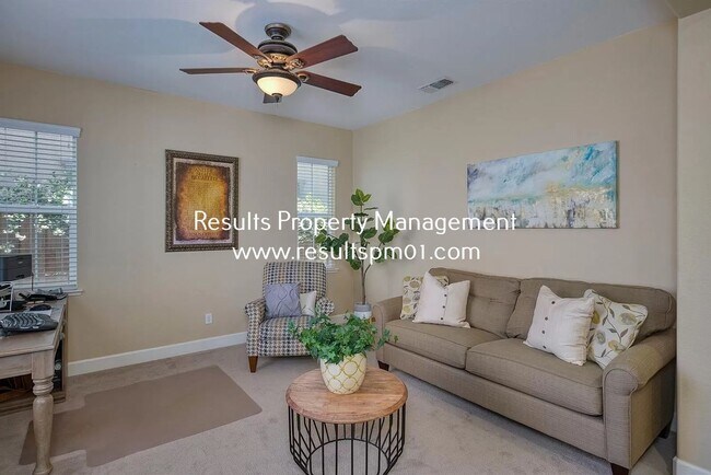 Building Photo - Spacious and upgraded 4 Bed 3 Bath Roseville Home