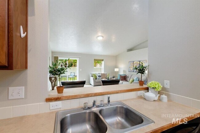 Building Photo - Beautiful, 3 Bed 2 Bath Home Featuring a 3 Car Garage with EV Charging Station!!