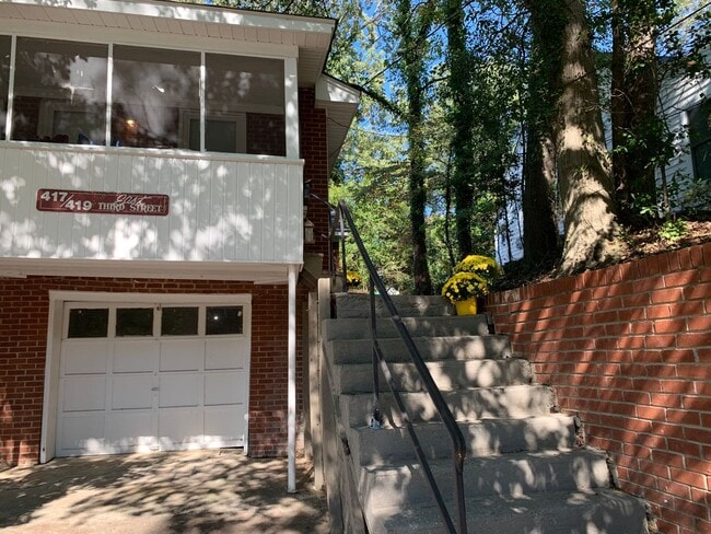 Primary Photo - 2 bedroom Grid House for rent!