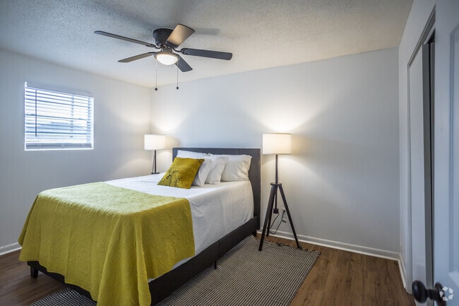 2 BR, 1 BA - 1023SF - The Courtyard at Ironworks
