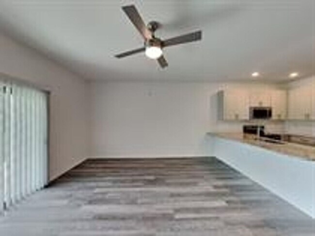 Building Photo - 24501 Zephyr Ct