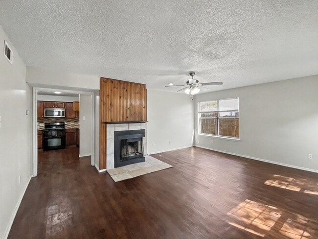Building Photo - Spacious, Updated Townhome in Garland