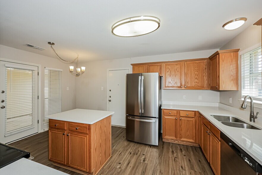 Building Photo - 1308 Doris Dr