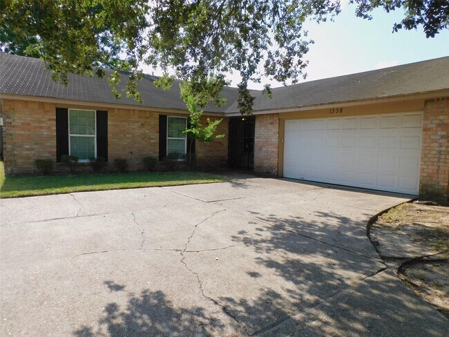 Building Photo - 1338 Leadenhall Cir