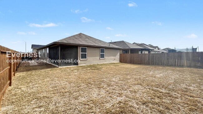 Building Photo - PROMO: Get 50% off the first month’s rent when you sign the lease today! / 3 Bed/2 Bath Home with...