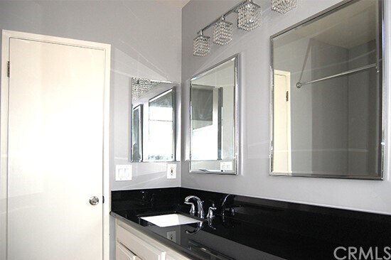 Building Photo - 811 6th St