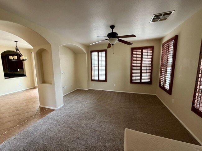 Building Photo - Beautiful 3 bedroom, 2.5 bath home located in the highly sought after community of Power Ranch