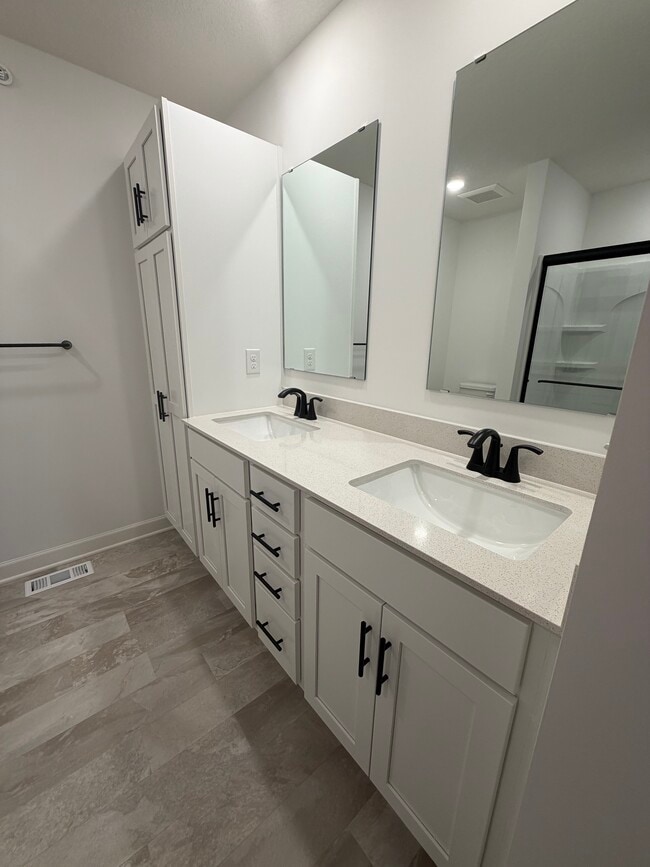 Building Photo - 10545 Harbor Ln N