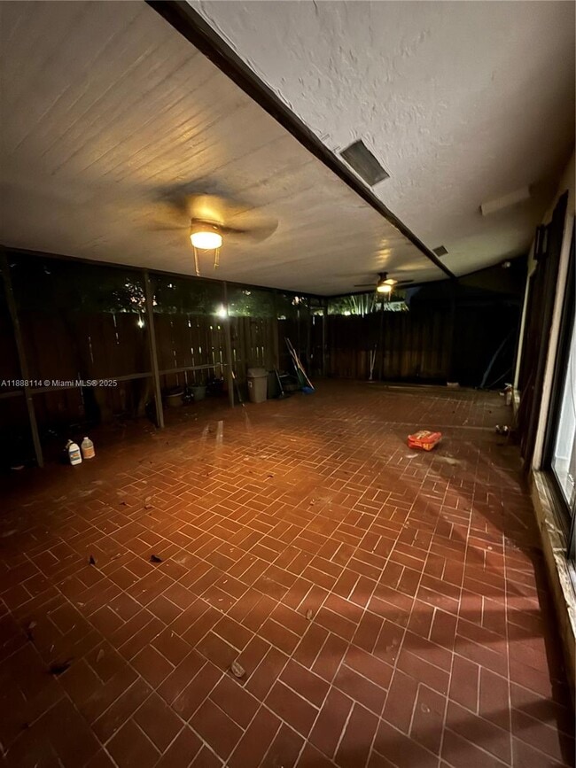 Building Photo - 565 NE 199th Terrace