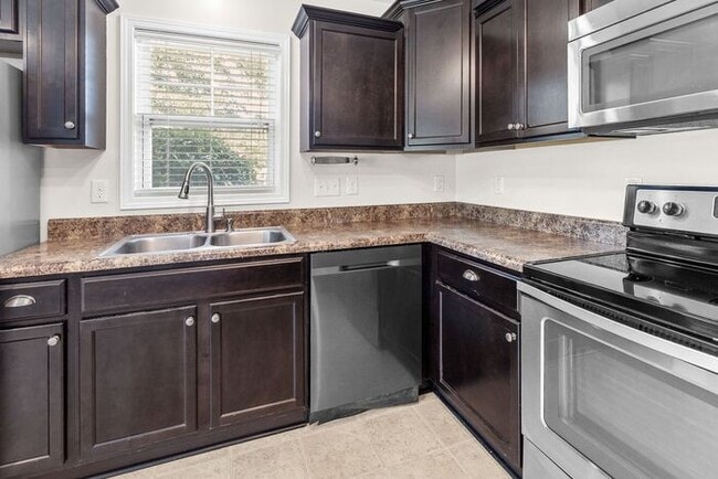 Building Photo - Well-Maintained 3 Bedroom, 2 Bath Home