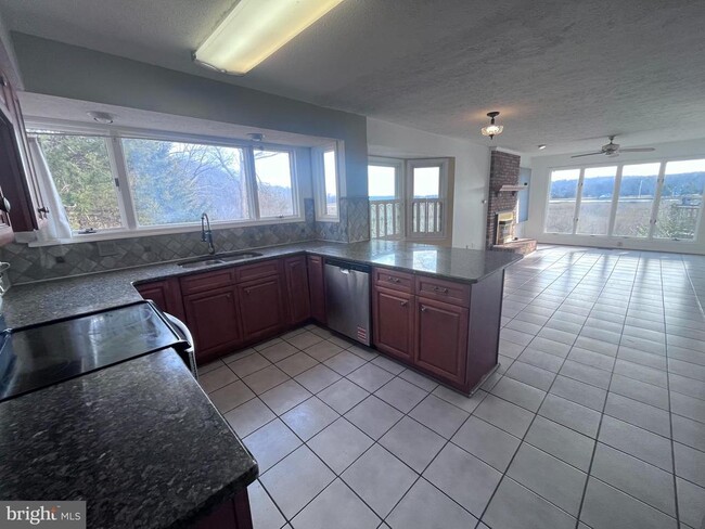 Building Photo - 3012 Cruiser Dr