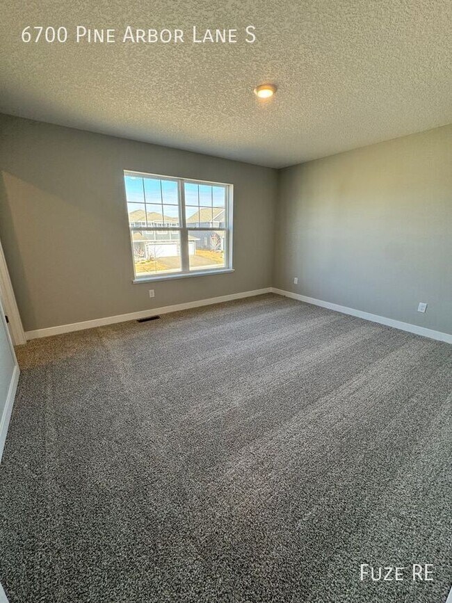 Building Photo - 6700 Pine Arbor Ln S