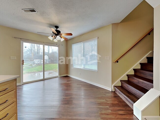 Building Photo - 3162 Bridlerun Dr