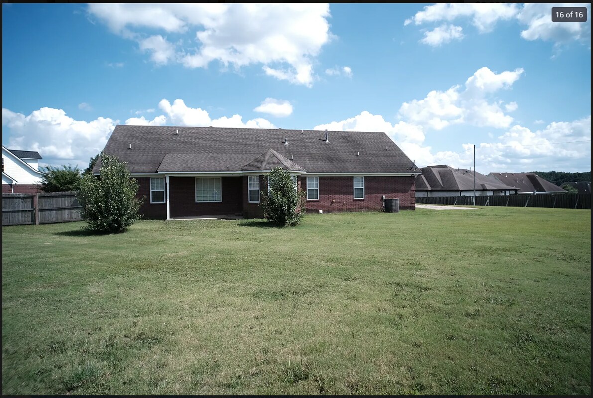 Building Photo - 90 Webster Cove