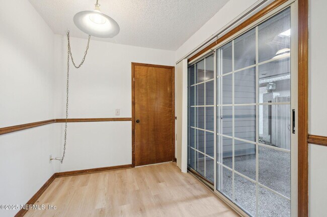 Building Photo - 1138 Fromage Cir W