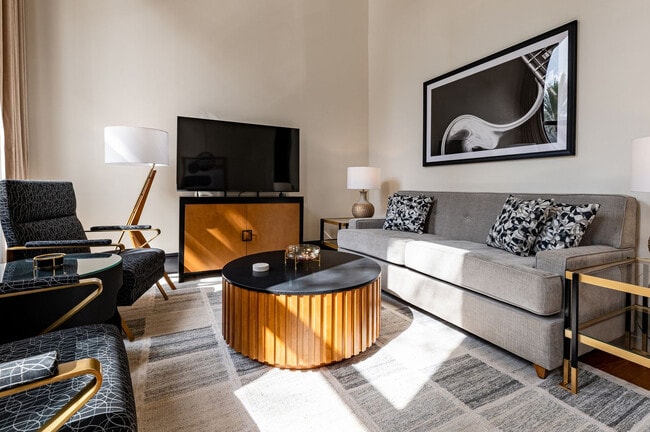 Building Photo - 1011 Canal St