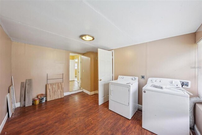 Building Photo - 7715 Deleuil Ave
