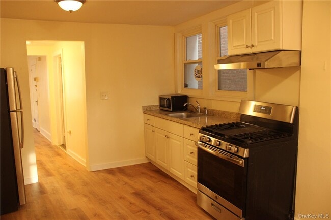 Building Photo - 52 S Bridge St