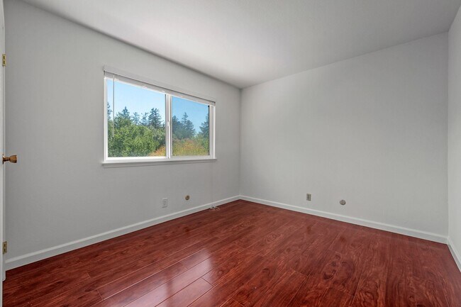 Building Photo - 5 bed/2.5 bath single family home in W. Sa...