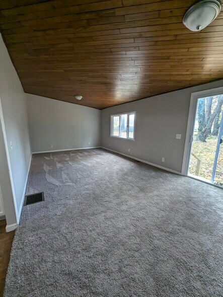 Building Photo - 114 Maple Manor Dr