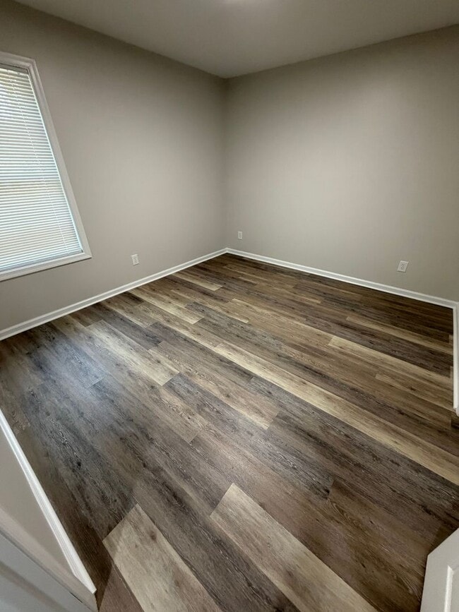 Building Photo - Open concept, location and easy living!