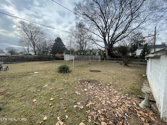 Building Photo - 937 Shamrock Ave