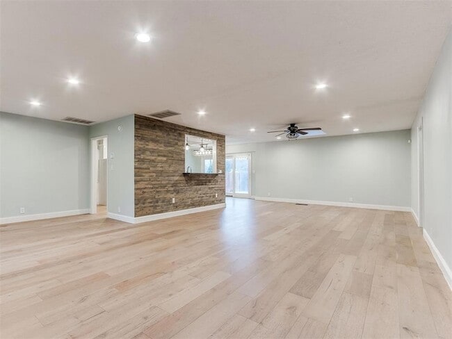 Building Photo - 1428 Cinderella Ave