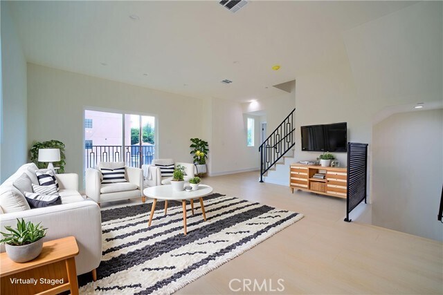 Building Photo - 259 S Ave 54