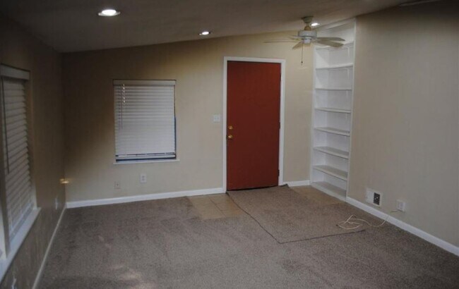 Building Photo - 1830 Wales Dr