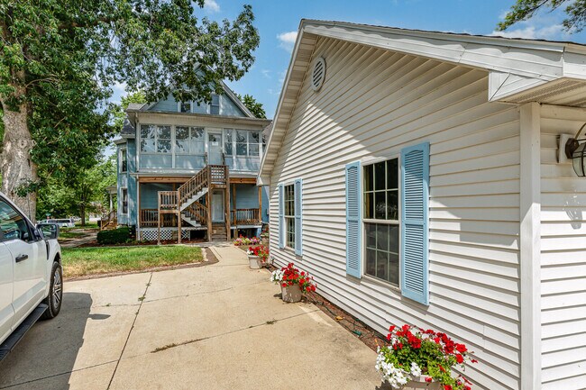 Building Photo - 312 Bridge St