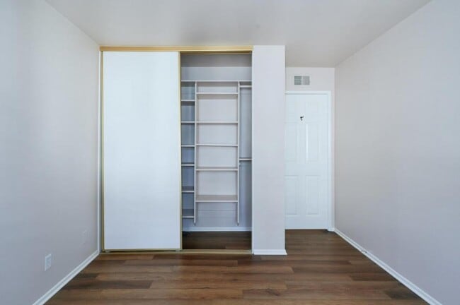Building Photo - 667 Arroyo Oaks Dr