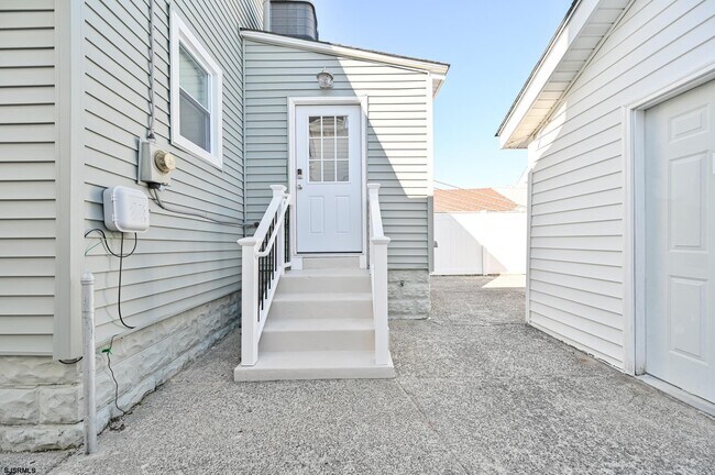 Building Photo - 203 N Somerset Ave