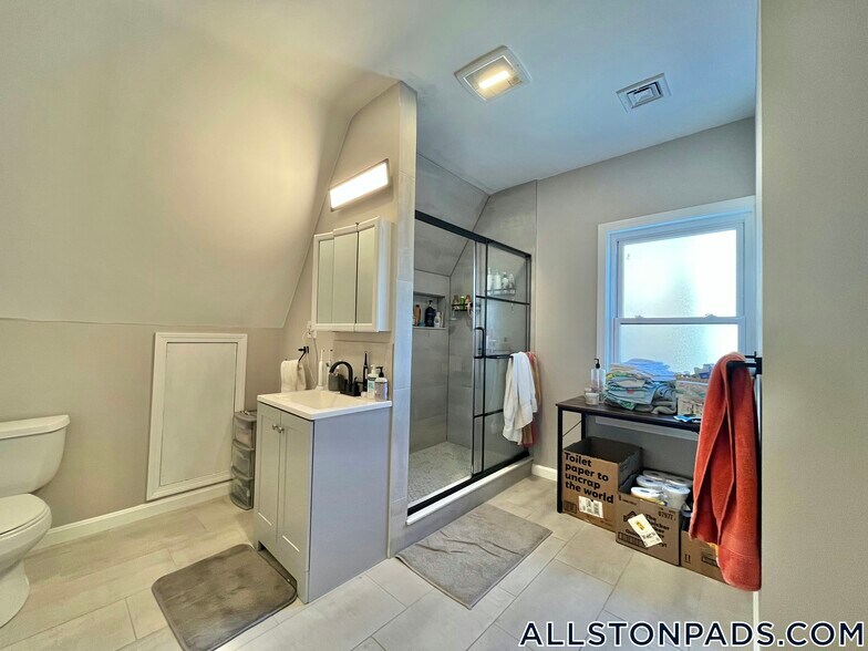 Building Photo - 66 Quint Ave