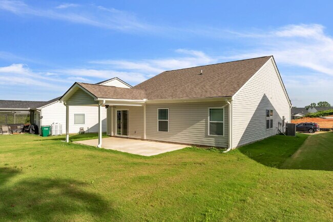 Building Photo - Modern 3-Bedroom Home with Granite Counter...