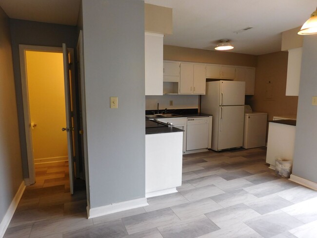 Building Photo - 1104 Karen Dr
