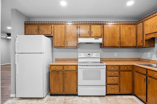 Building Photo - 2 Bed 1 Bath in Rossville w/ Huge Storage ...