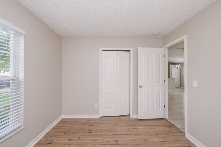 Building Photo - 5616 Brookdale Way